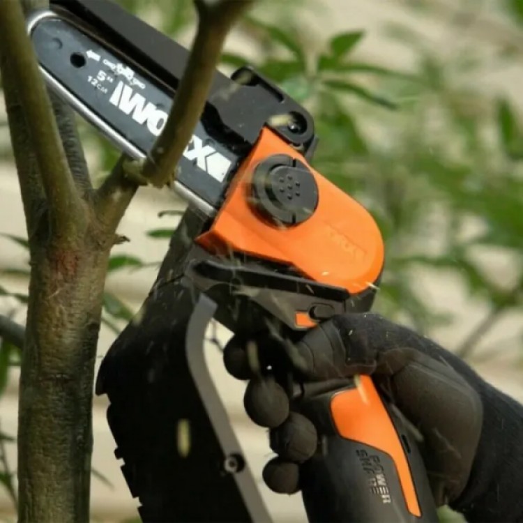 Акумулаторен верижен трион за клони Worx WG324E 20V батерия + зарядно Акумулаторен верижен трион за клони Worx WG324E 20V батерия + зарядно